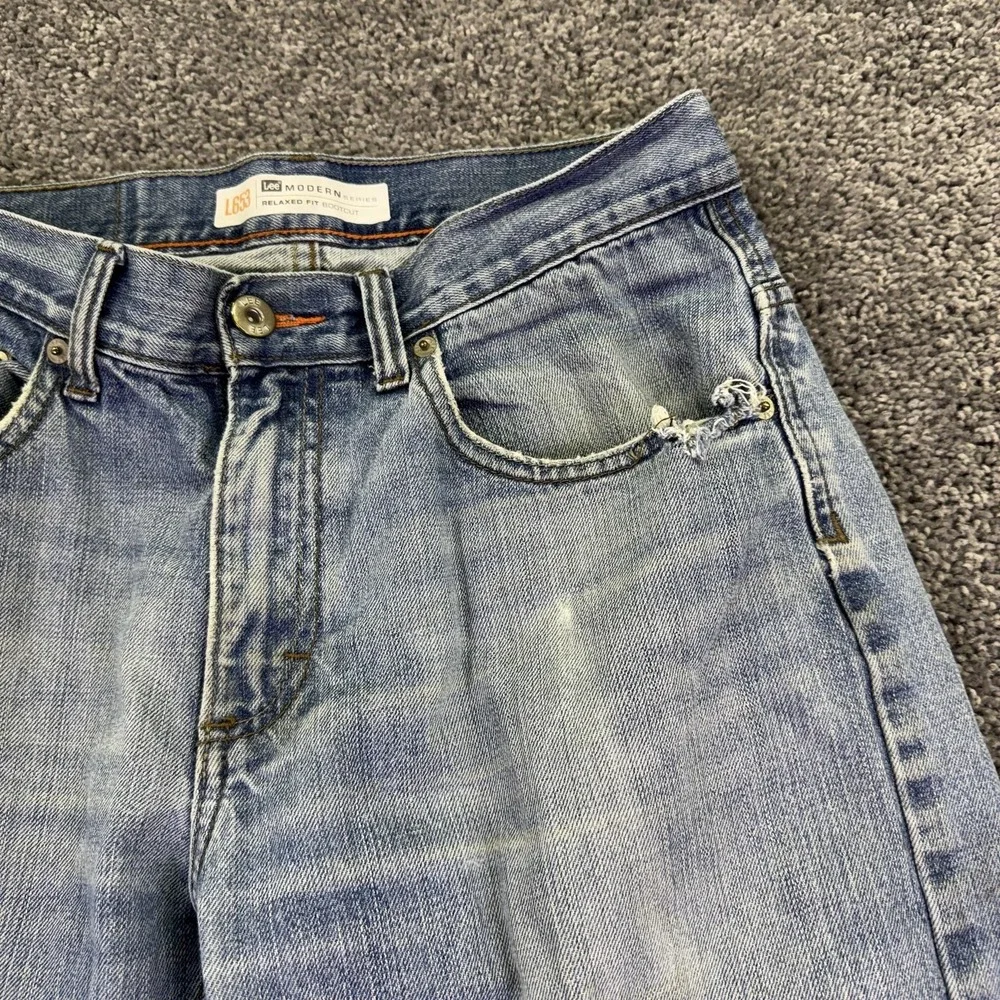 Lee Jeans Mens 32x30 Blue Relaxed Fit Bootcut Light Wash Distressed Denim